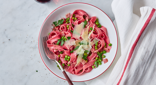 Bio-Randen-Tagliatelle mit Erbsen und Schinken