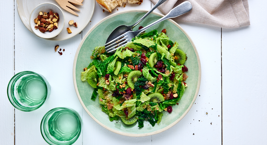 Lauwarmer Wirzsalat mit Rauchmandeln